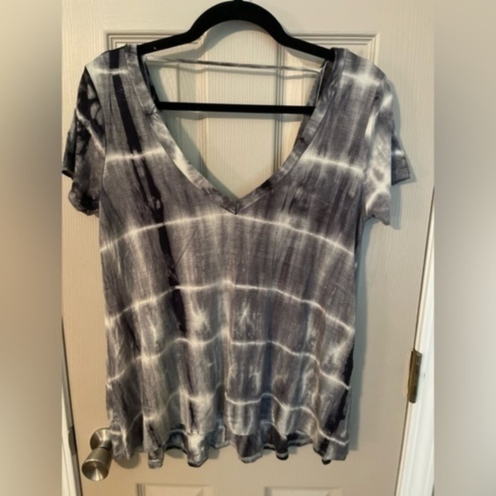 Ezra vintage tie dye tunic top with back keyhole design.